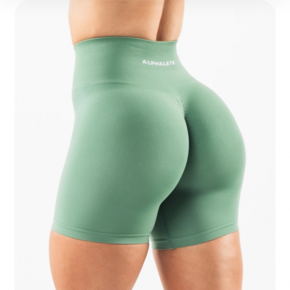 Alphalete 6.5” jade amplify shorts